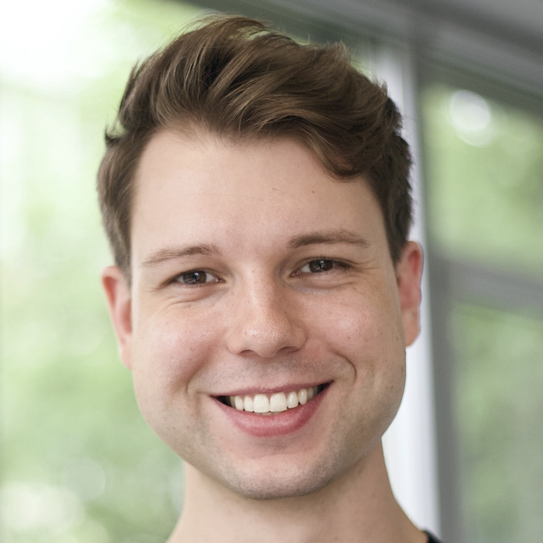 Portraitfoto von Jannis Gluth